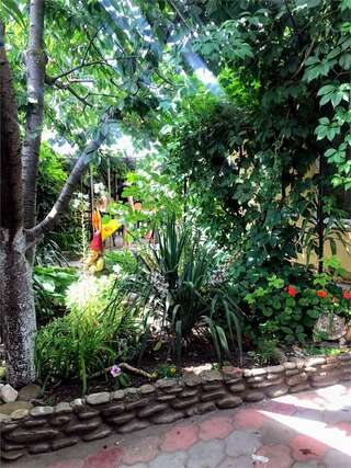 Гостиница Винговер Сукко Семейный номер с видом на сад-4