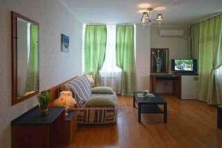 Гостиница Винговер Сукко Семейный номер с балконом-3