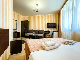 Гостиница Винговер Сукко Четырехместный номер с балконом-3