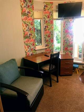 Гостиница Винговер Сукко Семейный номер с видом на сад-3