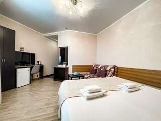 Гостиница Винговер Сукко Трехместный номер «Комфорт»-13