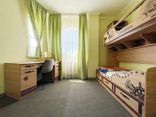 Гостиница Винговер Сукко Семейный номер с балконом-6