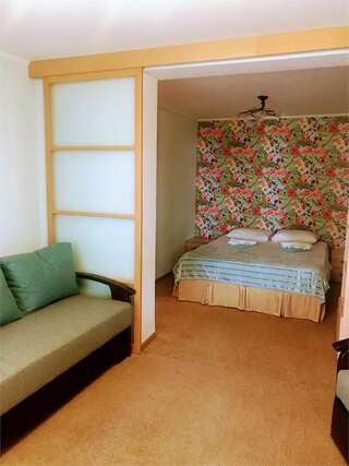 Гостиница Винговер Сукко Семейный номер с видом на сад-1